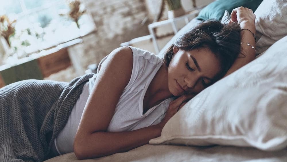Menopause Is Causing You To Lose Sleep? Try These 4 Natural Remedies!
